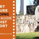 Ingresso al villaggio naturista di Cap d’Agde con segnaletica dell’edificio Port Nature